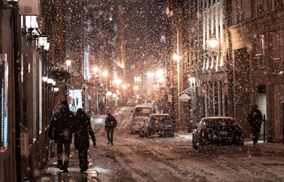 Bild von einem Paar in einer beliebigen Stadt