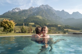 Vacances d'été en montagne en Suisse: Pause riche en expériences dans la nature