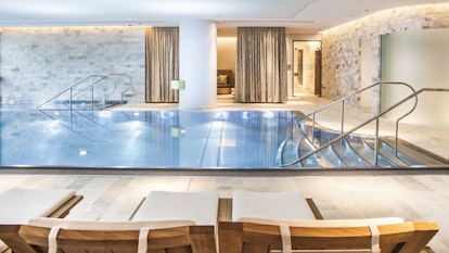 Piscine intérieure de l'AlpenGold Hôtel Davos