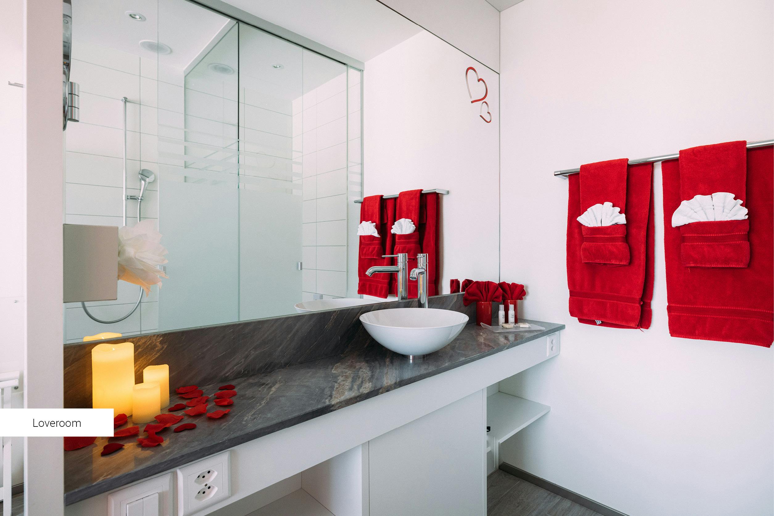 Doppelzimmer "Loveroom" mit Balkon