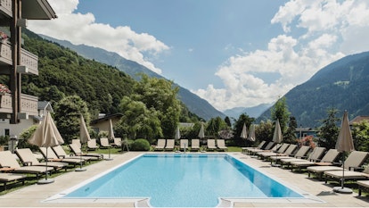 Piscine extérieure chauffée de l'hôtel Löwen Montafon