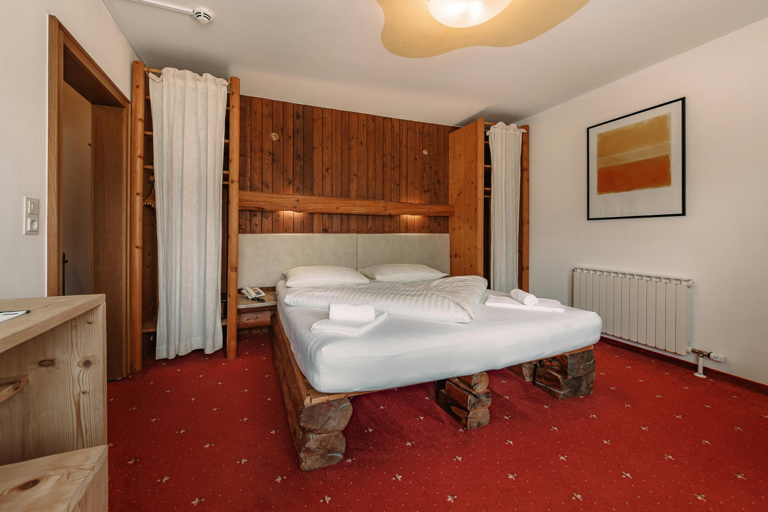 Lovely Kamal wood black