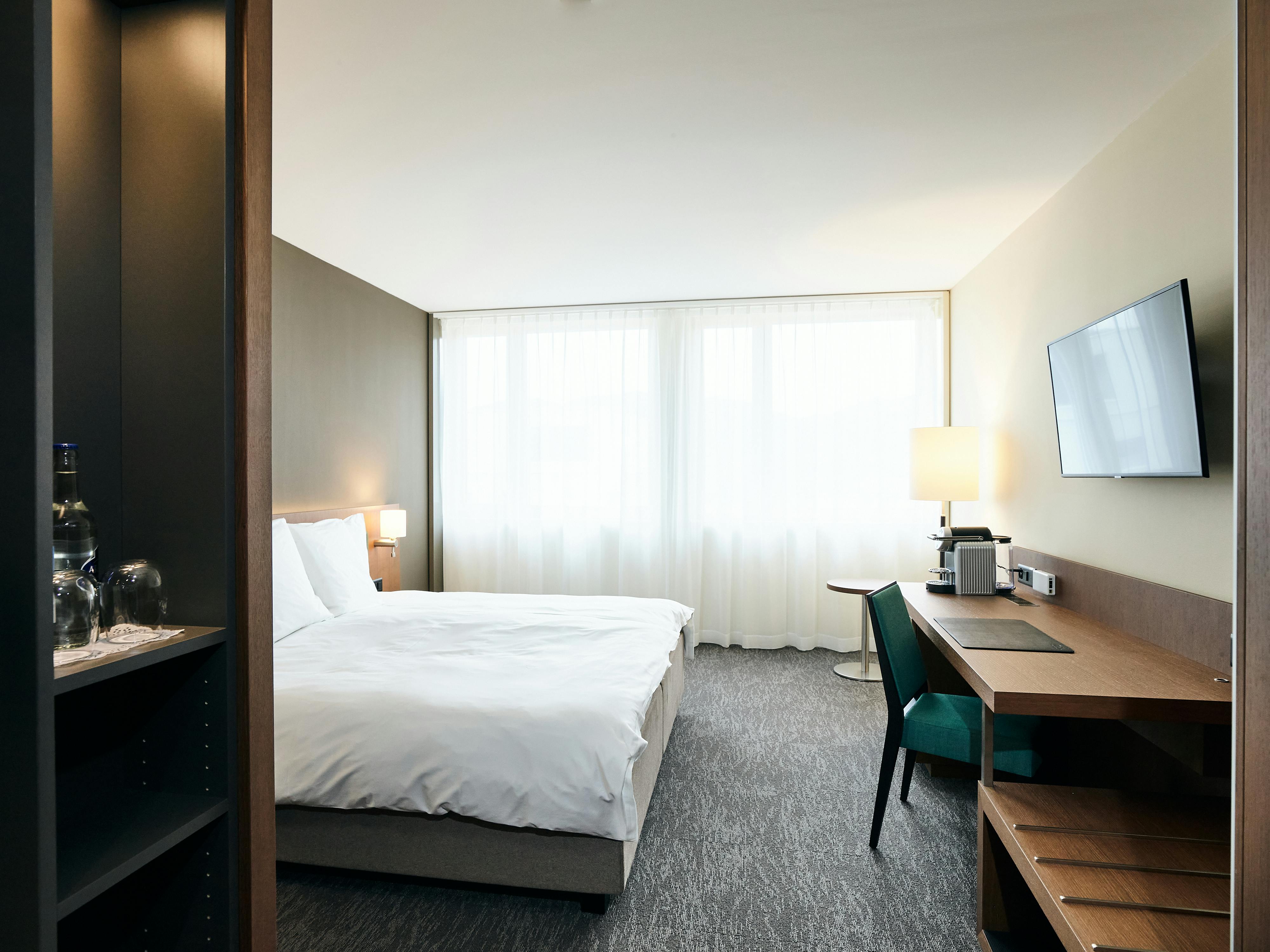 Lakefront Economy Double Room