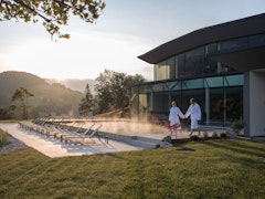 Pause bien-être en piscine extérieure à Bade-Wurtemberg: détente et panorama
