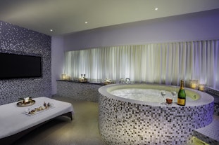 Private Spa mit Whirlpool