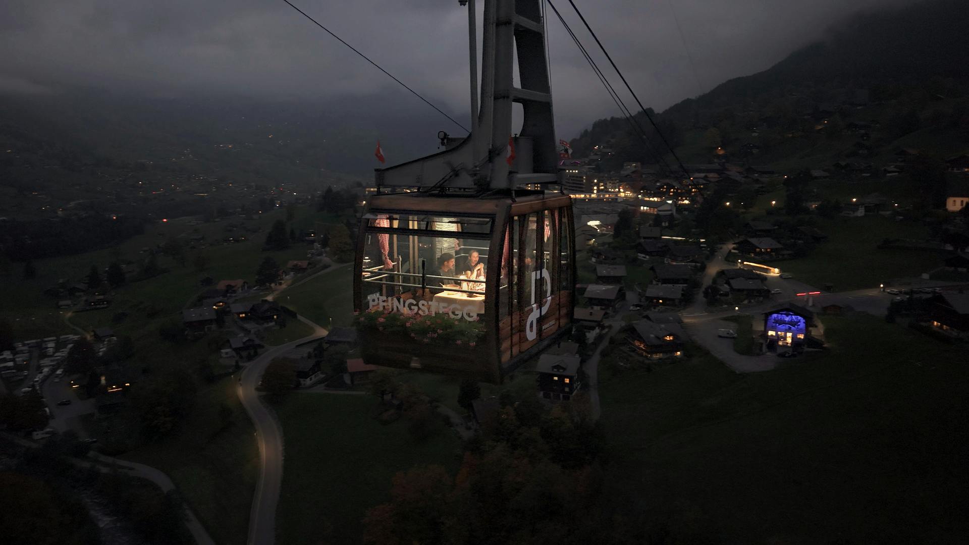 Dîner aux chandelles dans la télécabine