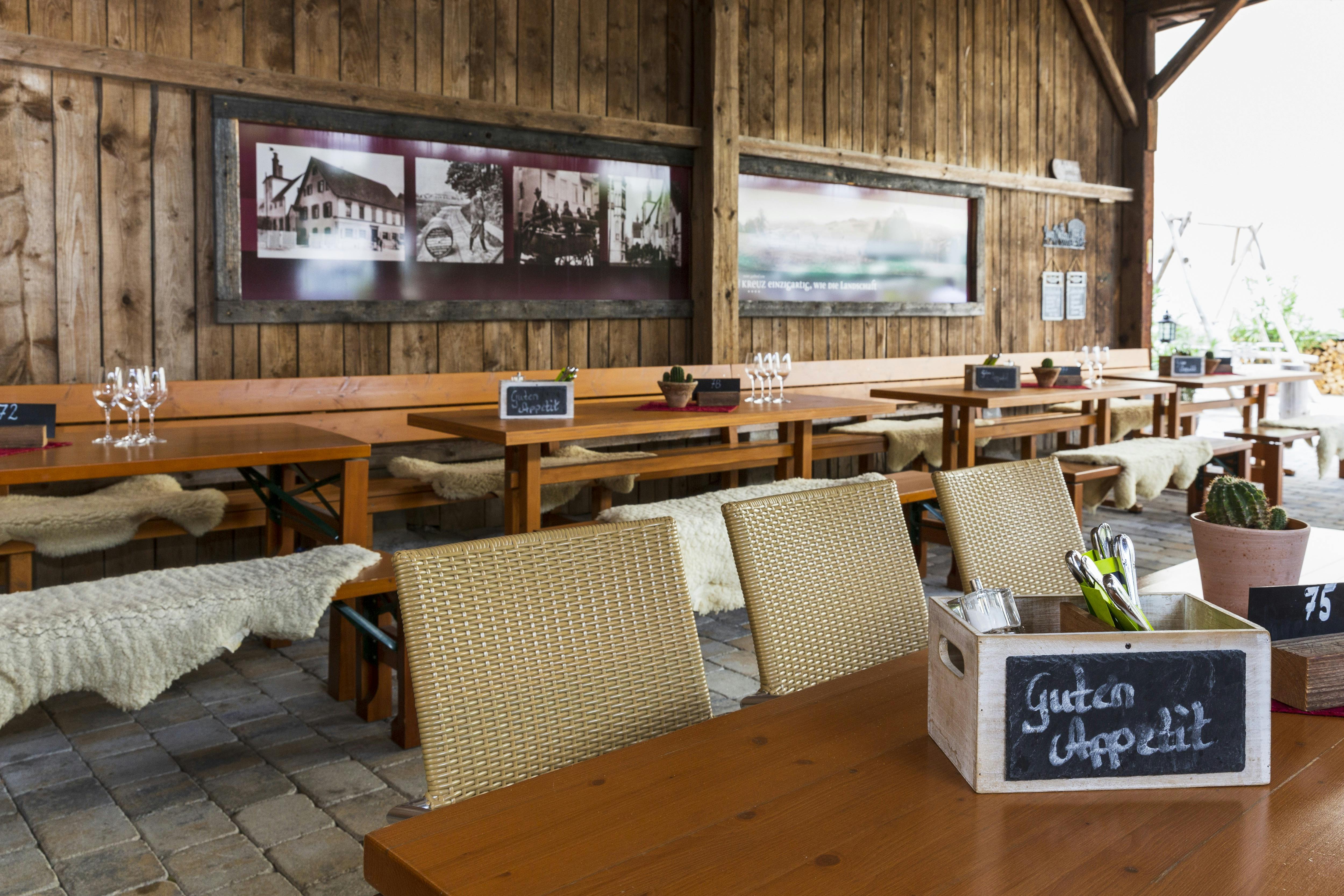 Biergarten mit Brau-Scheune