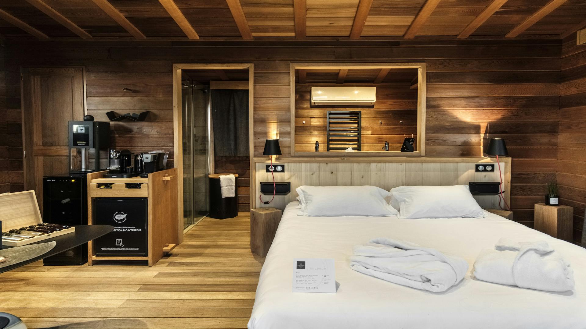 Baumhaus mit privatem Jacuzzi "La Réserve"