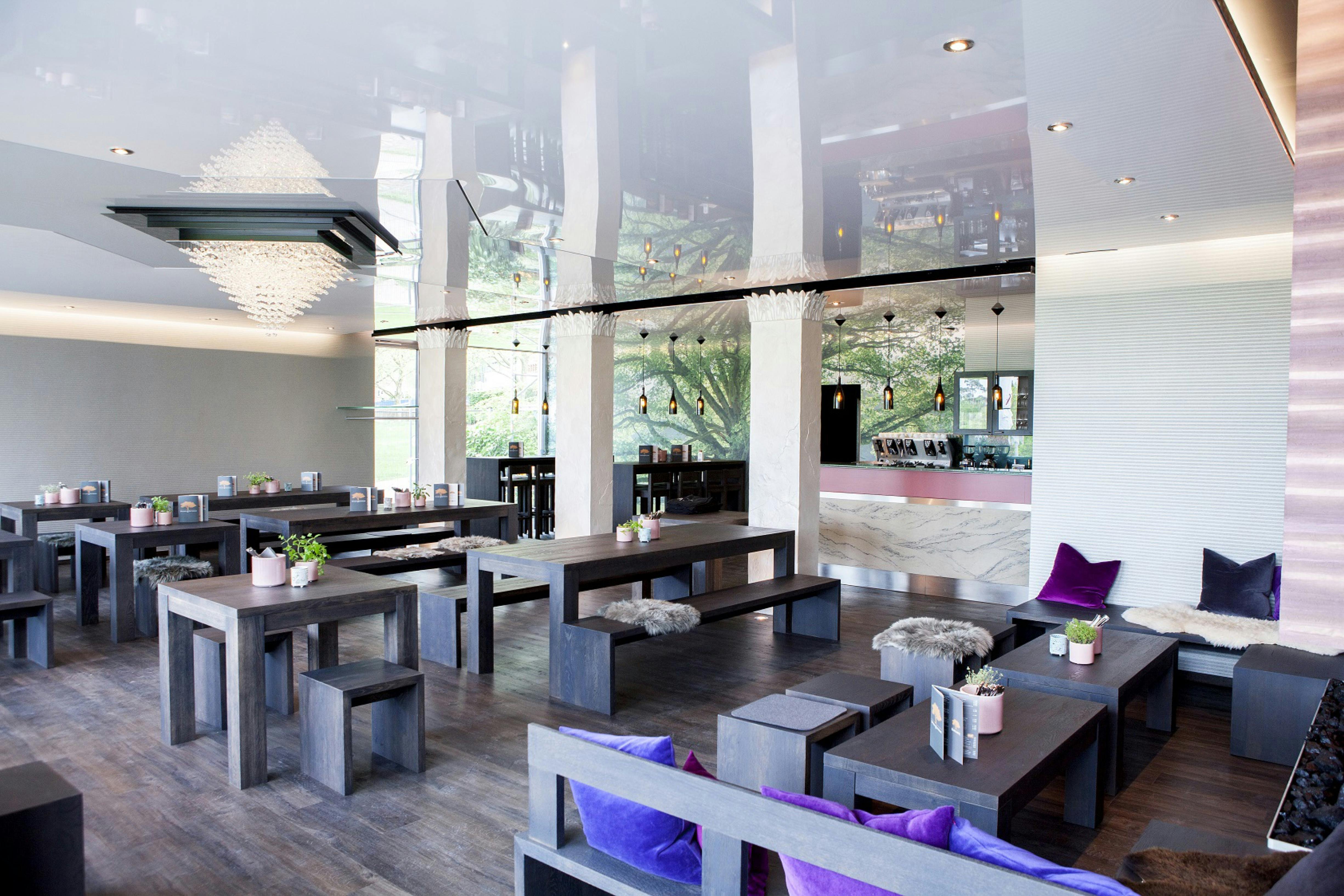 Schwitzer's Brasserie & Lounge