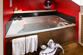Romantische Valentinstags Angebote mit Whirlpool im Zimmer im Wallis