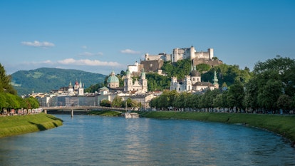 Blick auf die Salzburger Altstadt von der Salzach aus | ©Tourismus Salzburg, Foto: Breitegger Günter