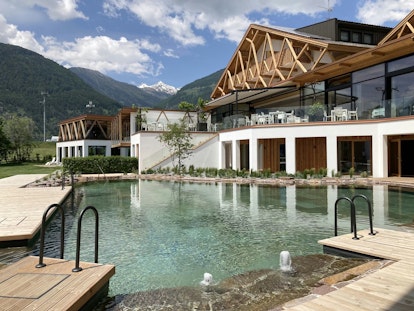 Wellnessgarten mit Bio-Naturbadeteich