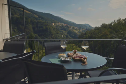 Panorama-Terrasse mit Blick ins Muggiotal